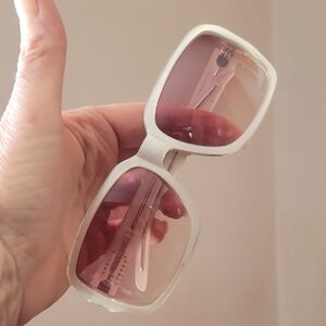 GUESS~White Frame Sunglasses with Pink Tint